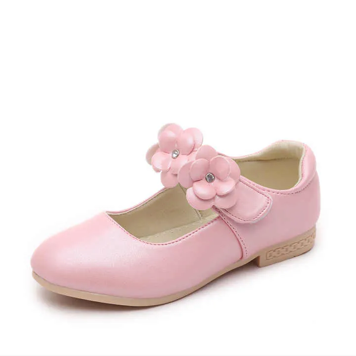 أحدث أحذية الأطفال أزياء الفتيات الصغيرات . Newest Children's Shoes Fashion Little Girls Patent