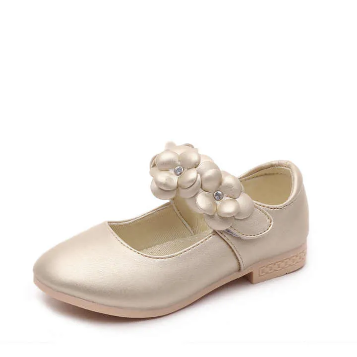 أحدث أحذية الأطفال أزياء الفتيات الصغيرات . Newest Children's Shoes Fashion Little Girls Patent