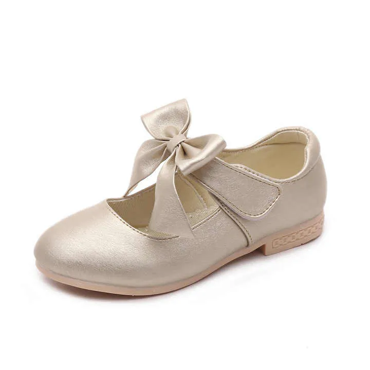 أحدث أحذية الأطفال أزياء الفتيات الصغيرات . Newest Children's Shoes Fashion Little Girls Patent