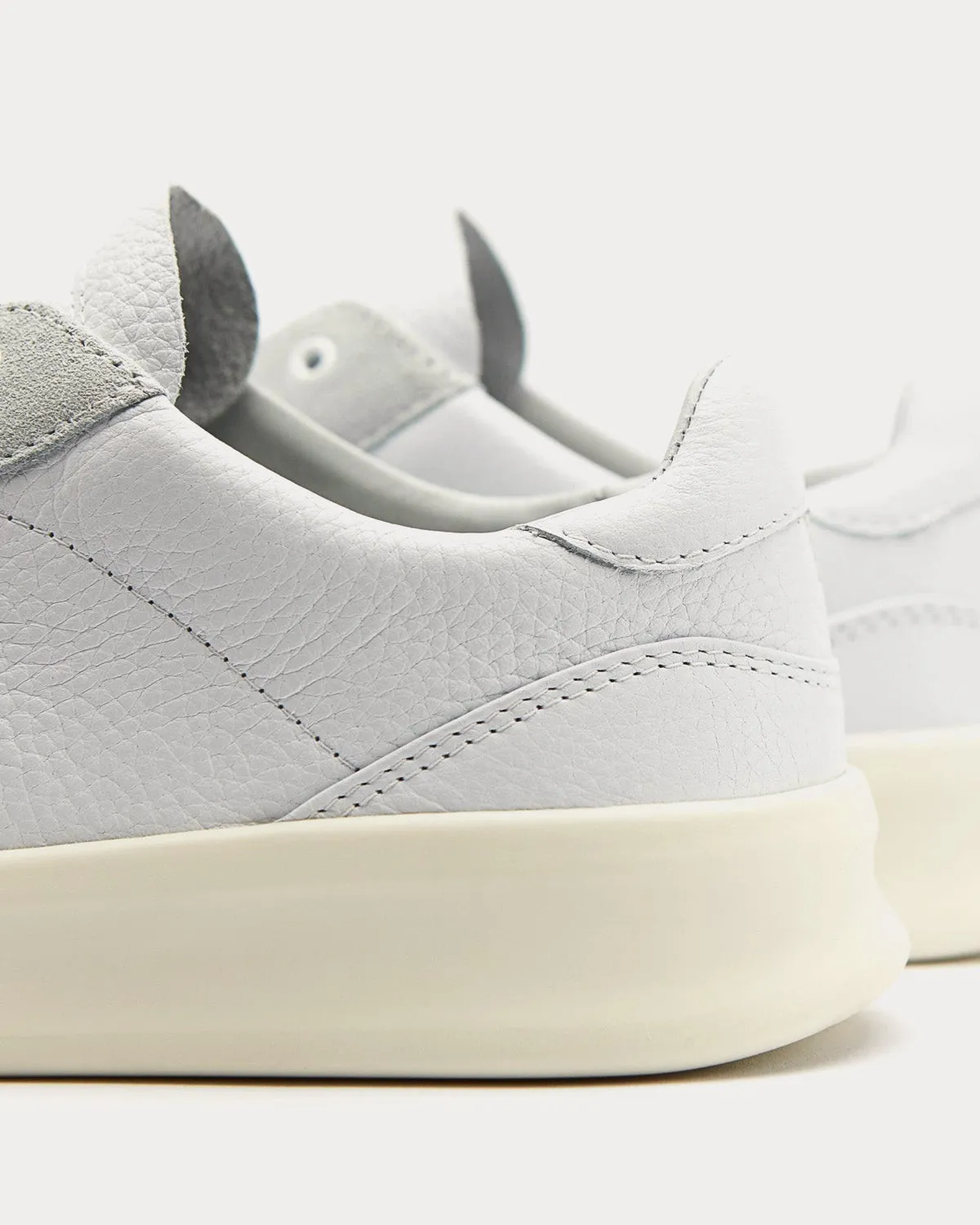 5A CHAMPAGNERWEISS White Low Top Sneakers
