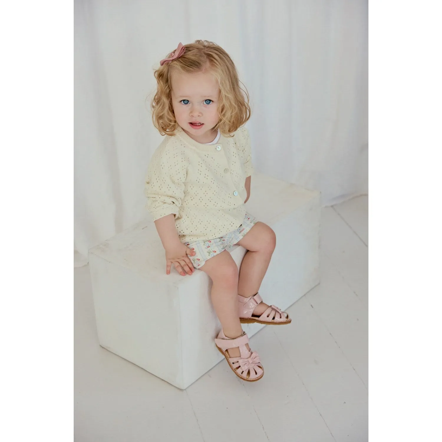 Angulus Rosebud Beginner Sandal Med Bow Og Velcro Fastening