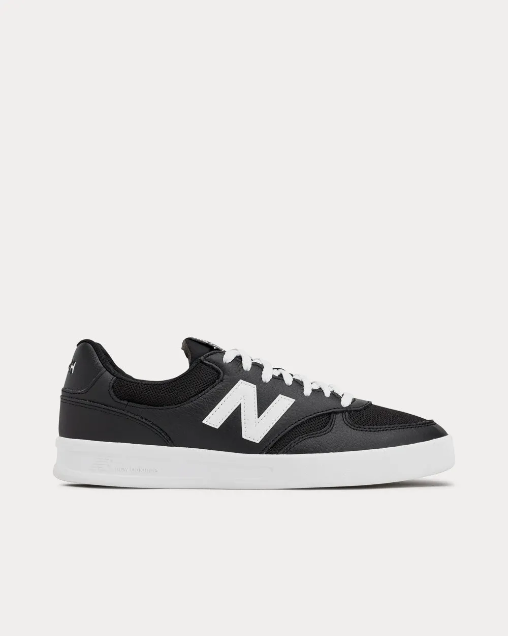 CT300 Black Low Top Sneakers